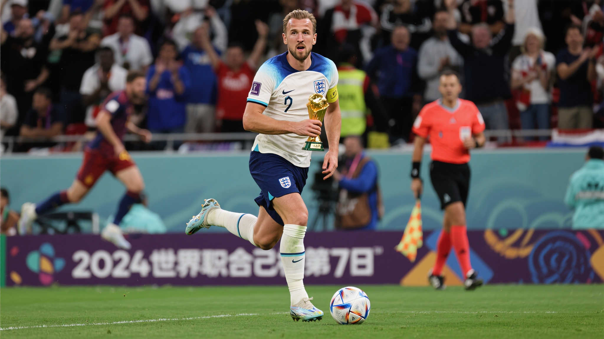 在2025年世俱杯的赛场上，一位球员以无与伦比的表